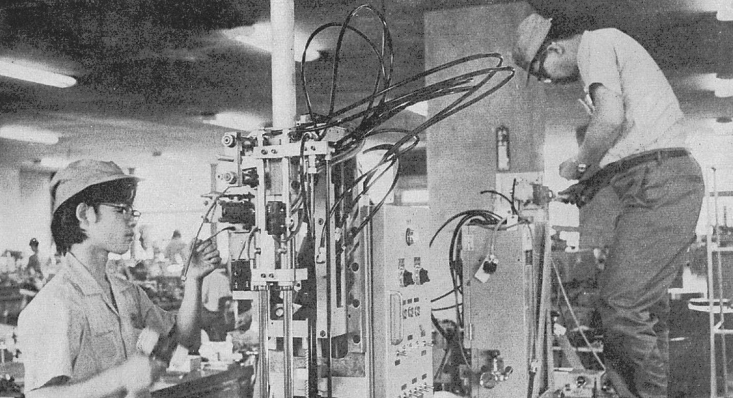 産業機械部として取出ロボットの製造販売開始