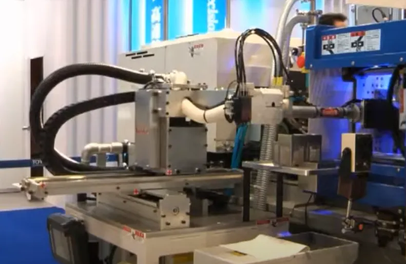 サイドエントリー取出機