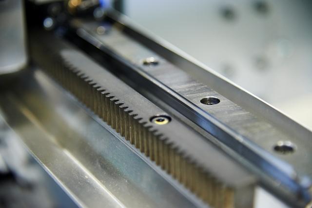 ラック＆ピニオン方式の基本構造